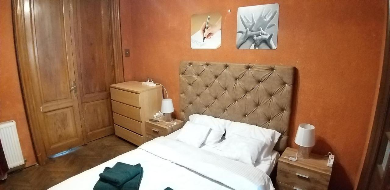 Domum Unirea, Across The Street Of Old City Center Apartment Bucureşti Ngoại thất bức ảnh